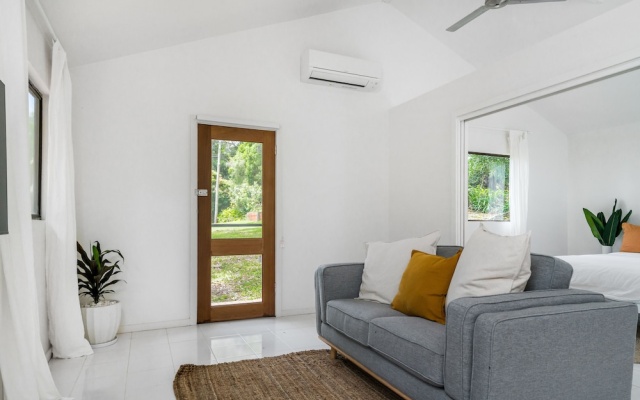 Your Luxury Escape - Little Farm Cottage 1 – Guest Rooms – Brooklet
