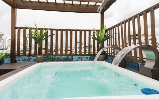 8 Bedrooms Penthouse, Jacuzzi & Private Terrace