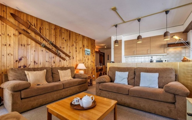 Mont Parrain 24 Ski in out Apartment on the Slopes With Garage – Guest Rooms – La Tzoumaz