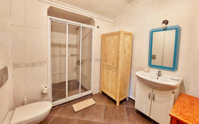 Ece Hotel Sovalye Island