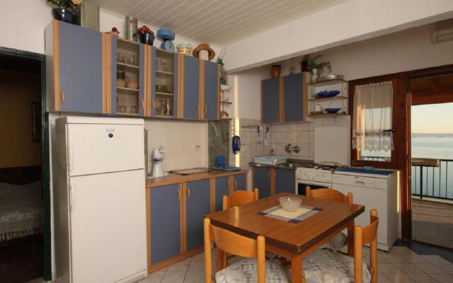 Kira - 20 M from the beach - A1(4+1)