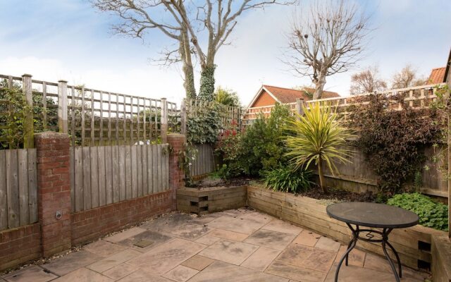 Luxurious Holiday Home in Snaoewith Fenced Garden