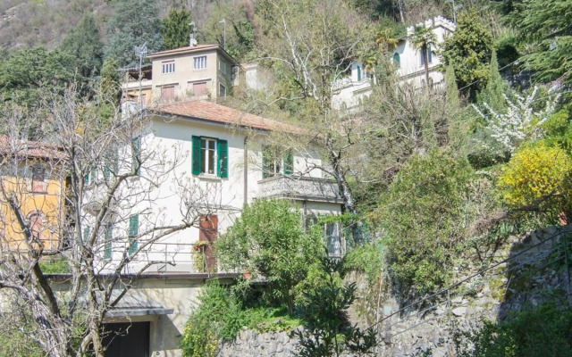 Silky House with Private Parking