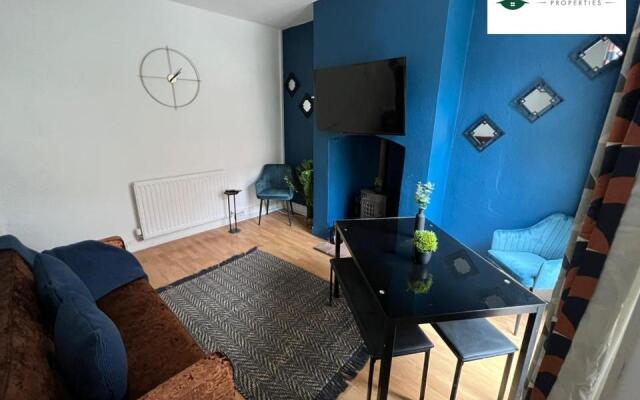 4 Bedroom 3 Bath House By Passionfruitproperties Opposite Coventry City Centre With Free Wi-fi & Garden