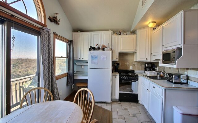 27 Oceans Door East Studio Bedroom Condo by RedAwning