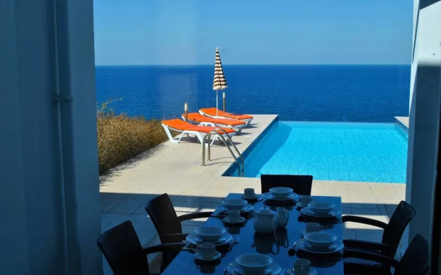 Villa Blue Horizon by Amy Villas