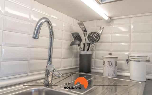 #057 Cozy Sea View in Old Town