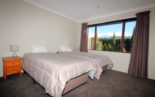 12 Tarndale Place