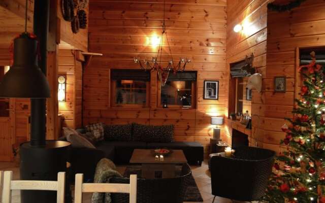 Quaint Holiday Home in Valfrejus with Garden