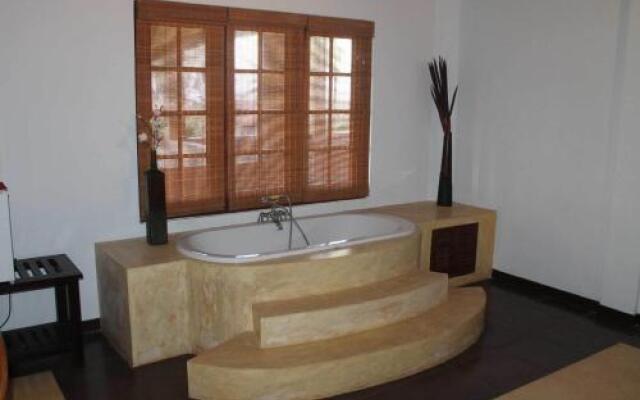 Solomon Beach Hotel