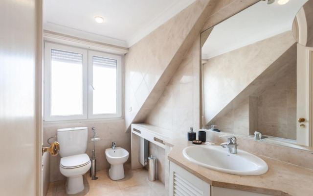 FLH Chic Chiado Exotic Spacious Residence