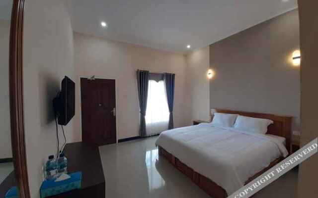 Sunrise Hotel Larantuka