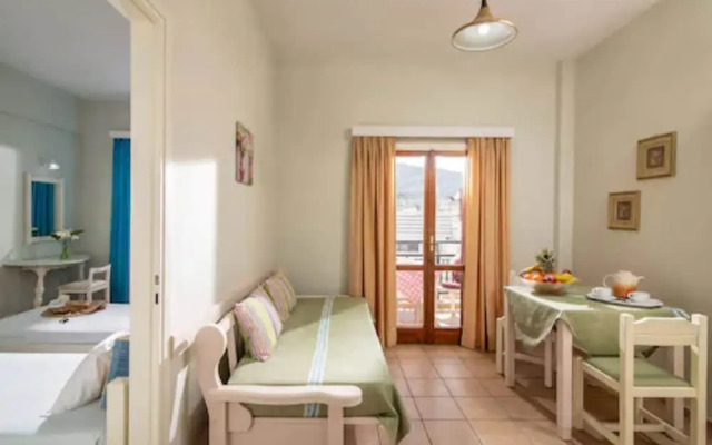 Malia Semiramis by Estia