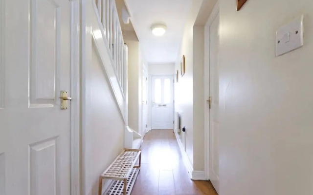 Lynbrook  Guests House