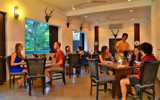 St. Lachlan Hotel & Suites