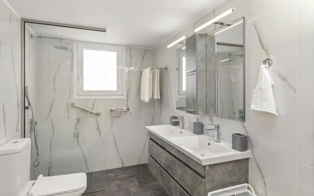 BillyMare central Glyfada apartment