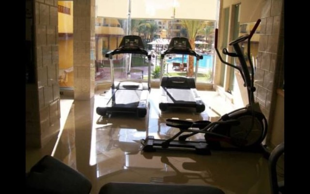 Pool View Apart At British Resort 252