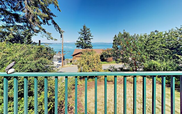 Puget Sound Views with Private Beach by RedAwning