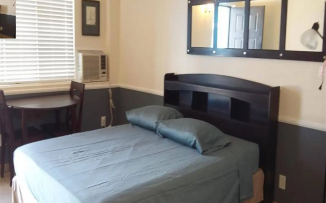 Traveler's Bed & Breakfast Hostel