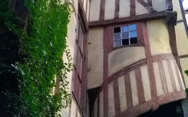 Apartment With 2 Bedrooms in Troyes, With Enclosed Garden and Wifi