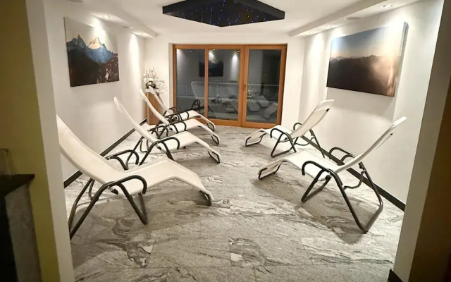 Apartment With Alpine Views
