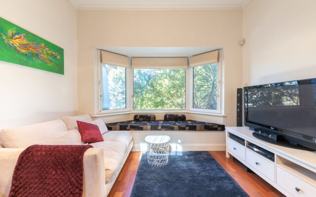 Gorgeous family retreat next to the CBD