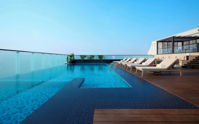 Iris Sarovar Portico
