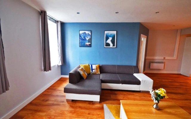 Modern and spacious Swansea centre apartment