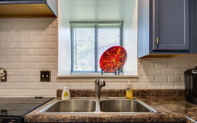 Lawrence Vacation Rental ~ 12 Mi to Indianapolis!