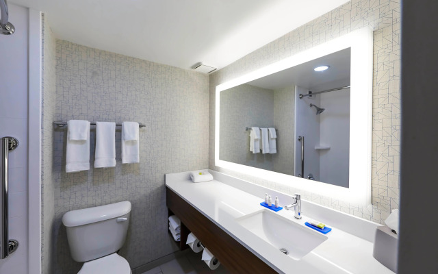 Holiday Inn Express Nashville Downtown - Broadway by IHG