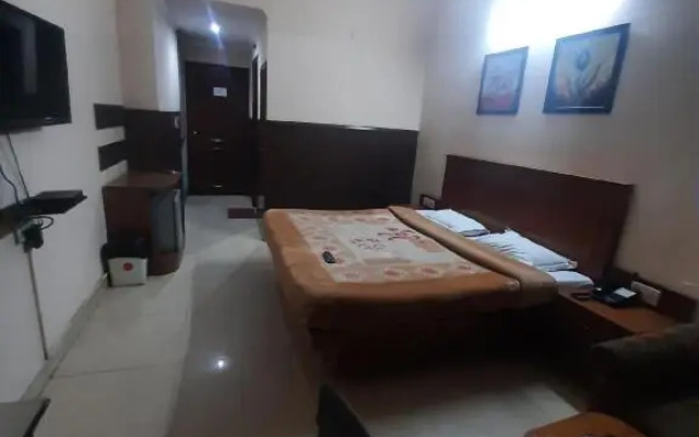 Hotel Raunak Plaza - Delhi And Ncr