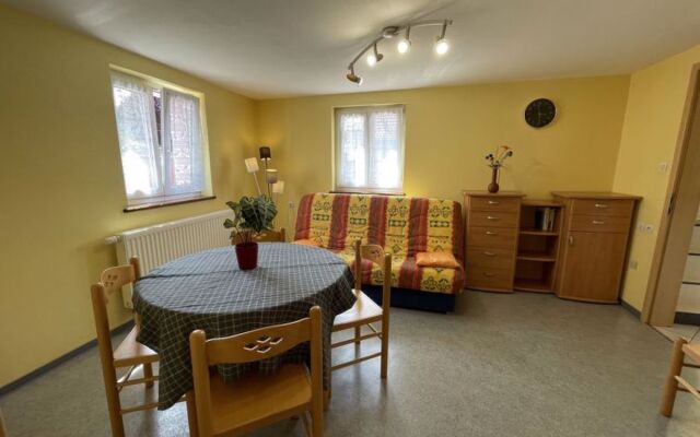 Résidence jaune et rose 36845