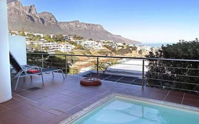 Holiday Apartment w Sea Views Pool CBT Suite