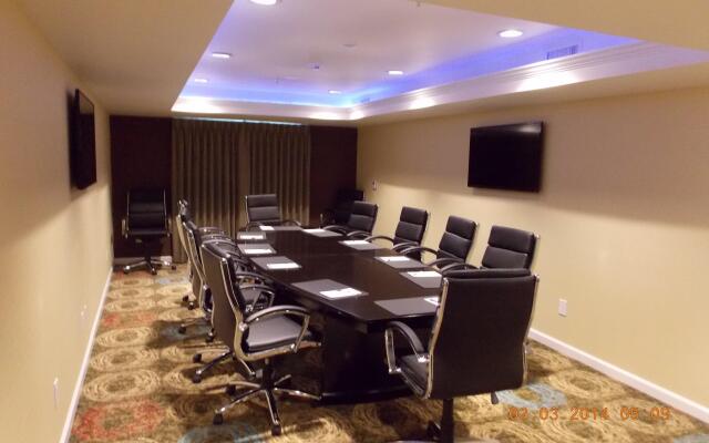 Holiday Inn Express Bakersfield by IHG