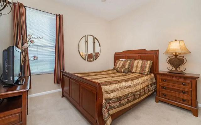 8008 King Palm Circle