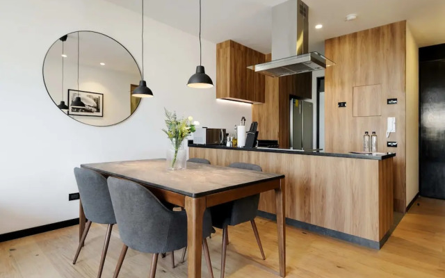 w Deluxe 1BR With Elegant Balcony in Roma Nte