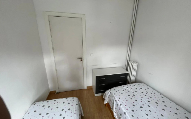 habitación matrimonial en piso compartido en el centro de Madrid