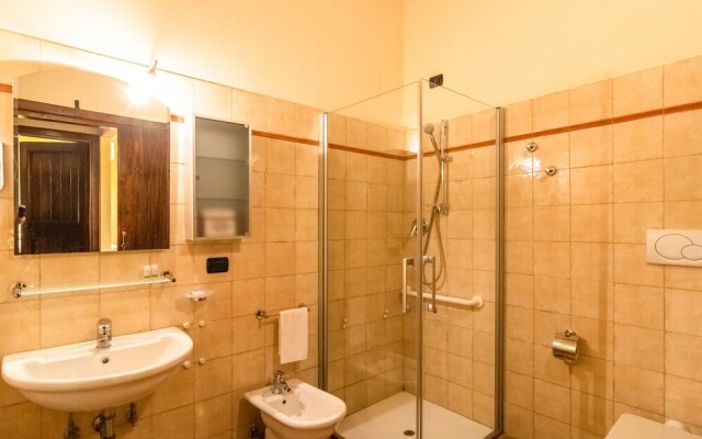 Estate With 5 Apartments, Swimming Pool, Large Garden