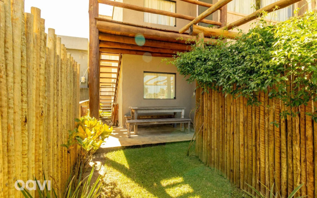 Casa com Piscina Privativa Lambari 06 by Qavi