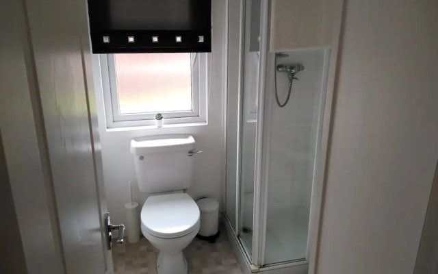 Charming 3-bed Lodge in Malton With hot tub