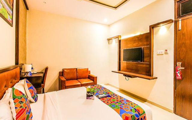 FabHotel Empire Suites
