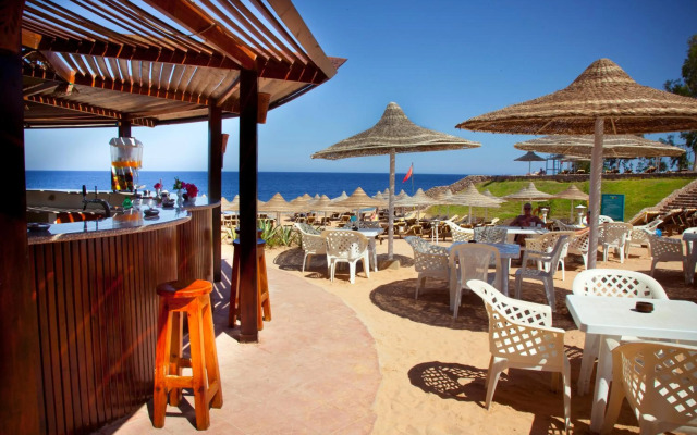 Xperience Hill-Top Beach Resort
