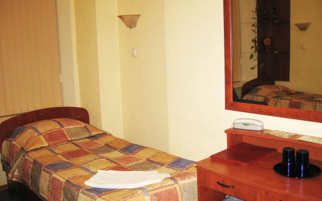 Альтбург на Литейном