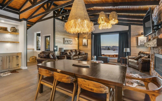 Chalet Monashee-brand New High End W/amazing Views