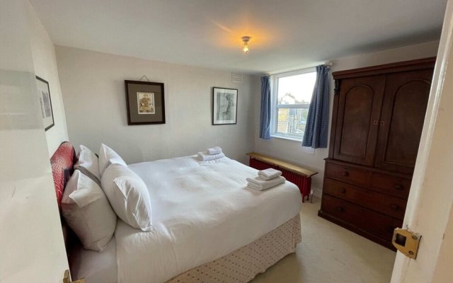 Modern & Cosy 1 Bedroom Top Floor Flat in East Dulwich