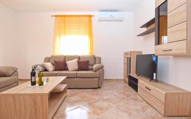 Apartments Antun 1237