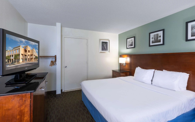 Days Inn by Wyndham Greenville