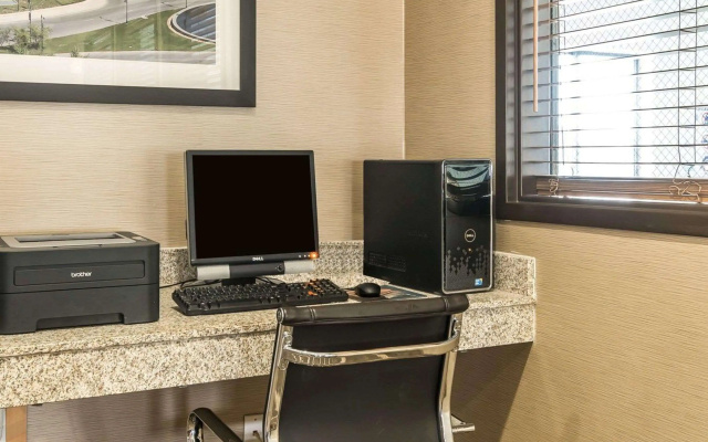 Quality Inn & Suites Bethany