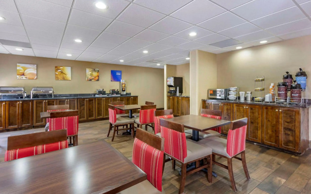 Comfort Suites