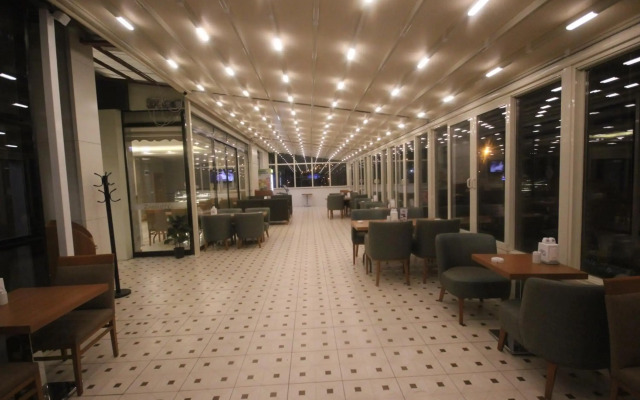 Garden Zara Hotel